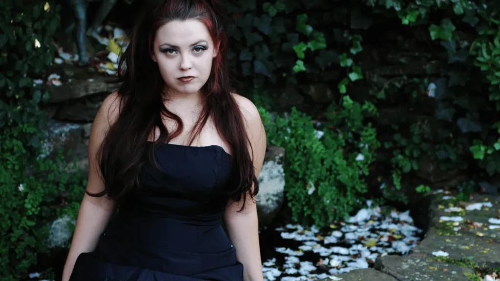 Goth subkultura kroz tamnu estetiku i snažan identitet u urbanom okruženju