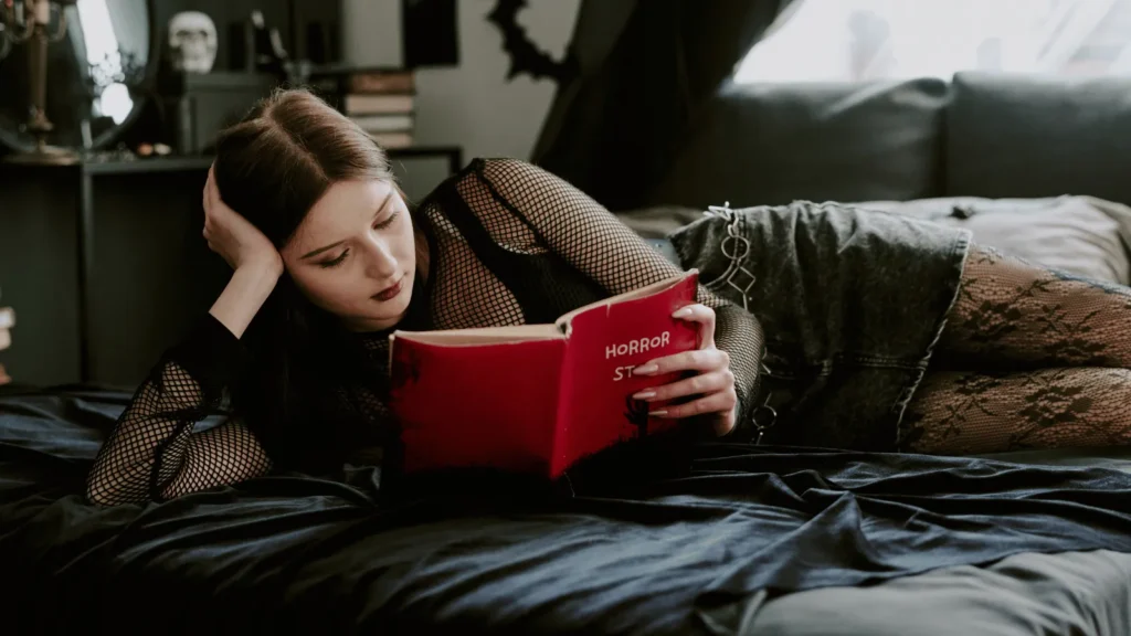 Goth subkultura kroz tamnu estetiku i snažan identitet u urbanom okruženju