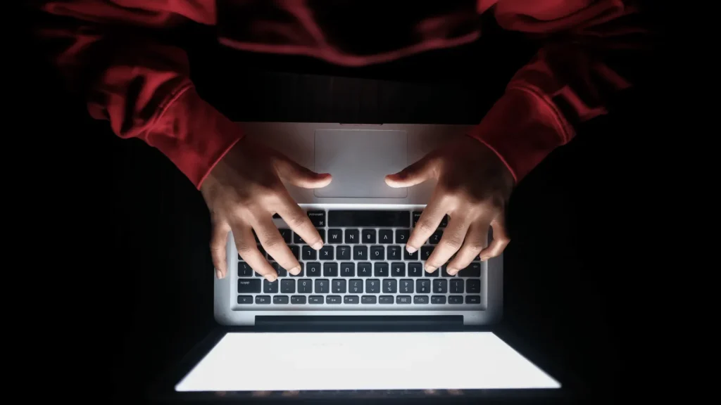 Prikaz analize koju donose kibernetički incidenti 2025 i porasta prijetnji prema izvještaju Nacionalnog CERT‑a.