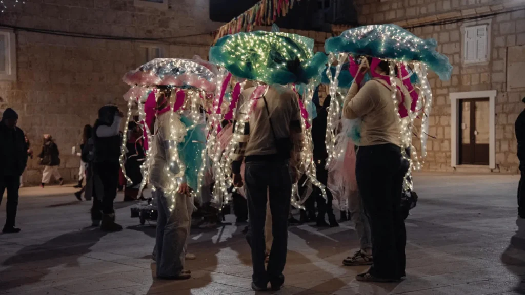 Završni dani Paškog zimskog karnevala 2026 s maškarama, povorkom i tradicionalnim običajima.