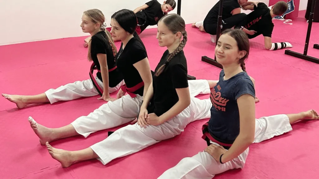 Taekwondo klub Ultima izvodi demonstracije pred učenicima u školi Kruno Krstić i Ploče.