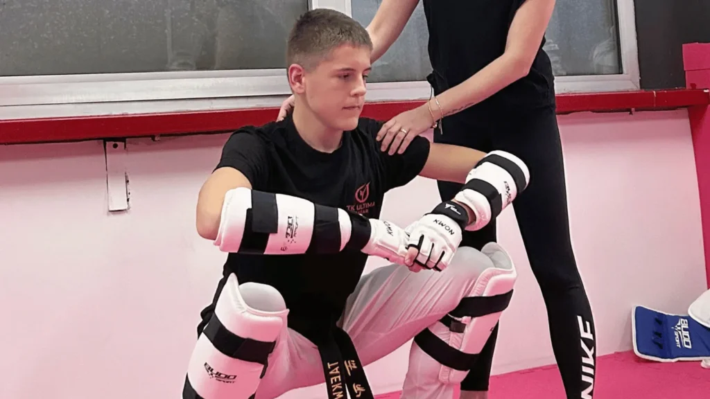 Taekwondo klub Ultima izvodi demonstracije pred učenicima u školi Kruno Krstić i Ploče.