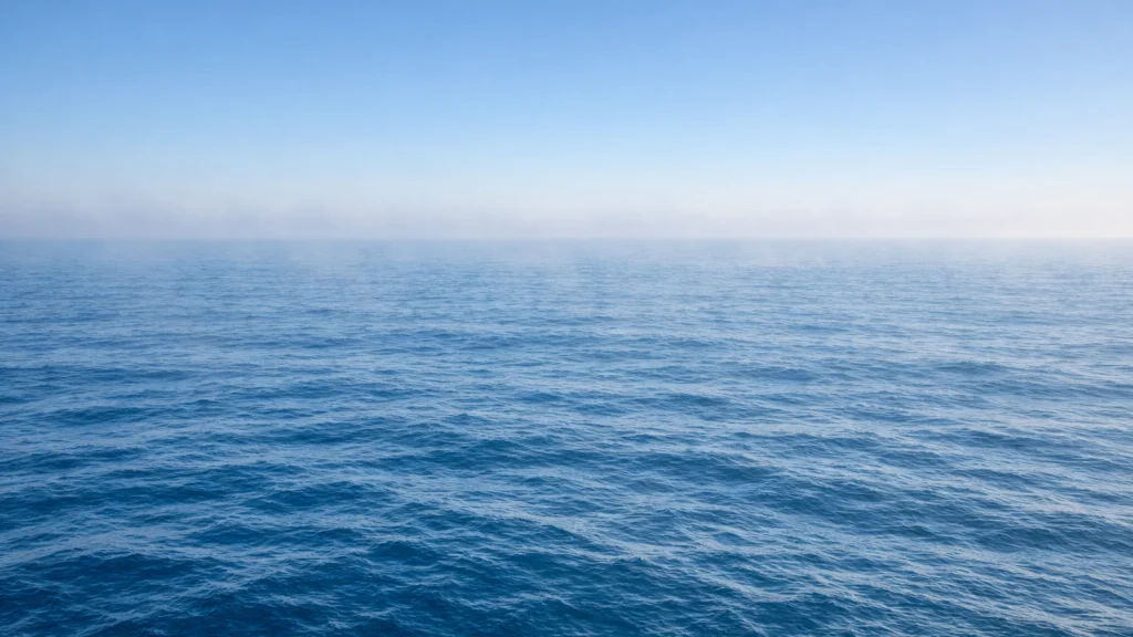 Površina mora i isparavanje vode koje ostavlja sol i objašnjava slanost oceana