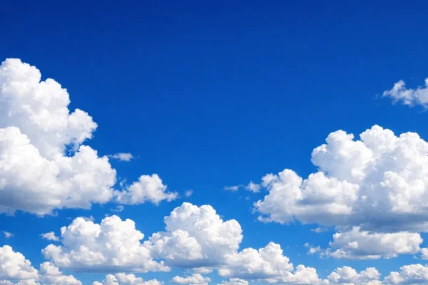 Bijeli oblaci na plavom nebu objašnjavaju zašto su oblaci bijeli prema fizici svjetlosti