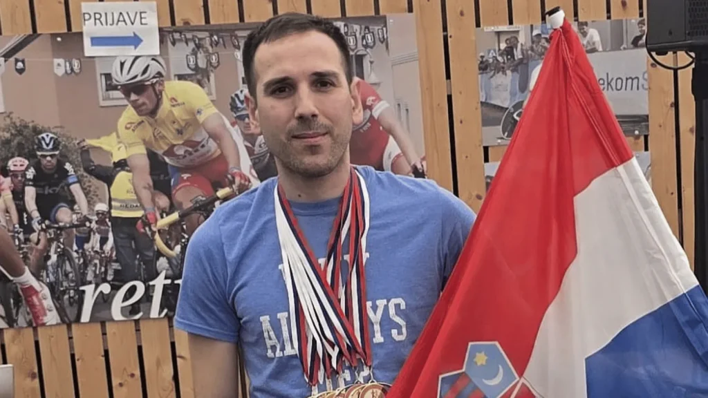 Atletičari AK Alojzije Stepinac s medaljama osvojenima na ASK Split Challengeu i Veteranskom prvenstvu Balkana