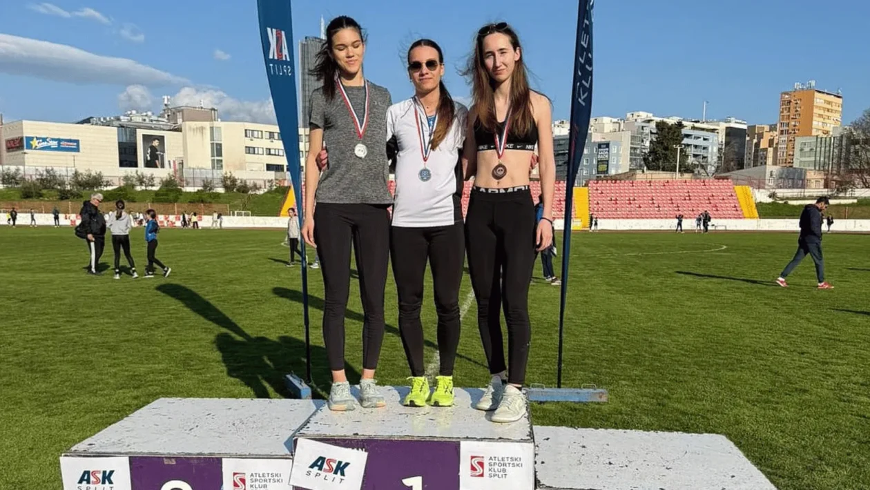 Atletičari AK Alojzije Stepinac s medaljama osvojenima na ASK Split Challengeu i Veteranskom prvenstvu Balkana