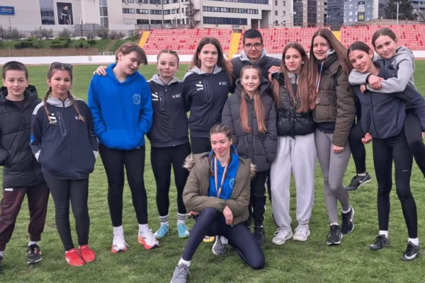 Atletska sezona u Dalmaciji otvorena natjecanjem u Parku Mladeži s brojnim mladim atletičarima