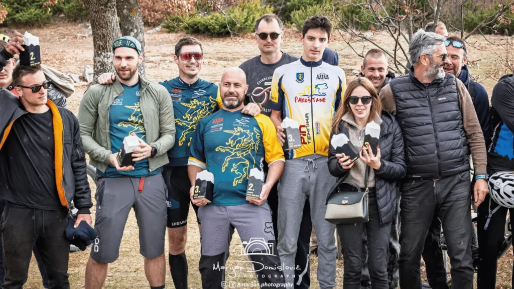 Članovi BBK Pakoštane na završnici XC Zimske lige Dalmacije s osvojenim postoljima.