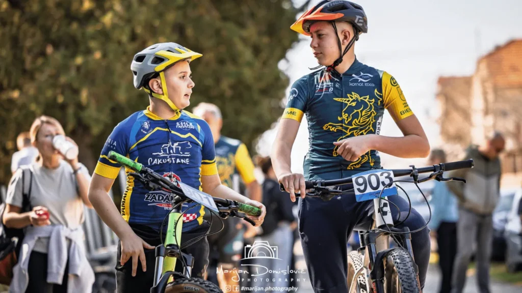 Članovi BBK Pakoštane na završnici XC Zimske lige Dalmacije s osvojenim postoljima.