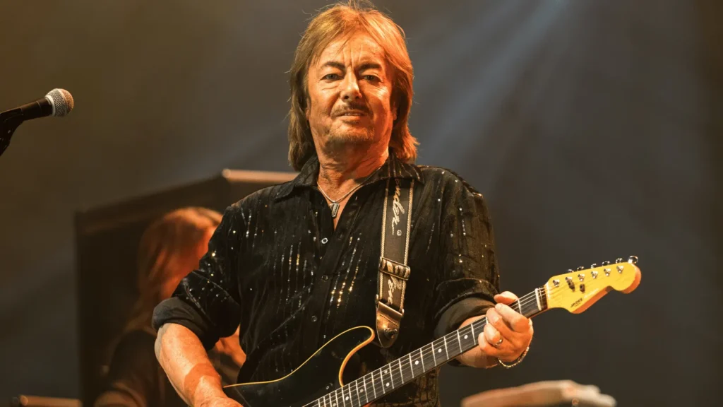 Chris Norman svira gitaru tijekom nastupa u Zagrebu 2026.