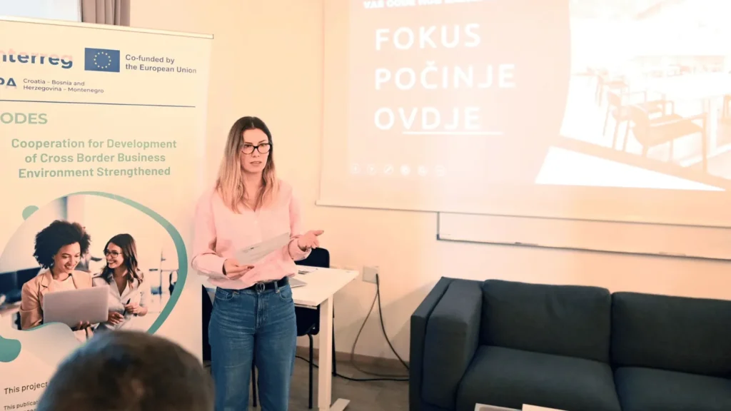 Sudionici petodnevnog coworking programa u Zadru tijekom predavanja i radionica