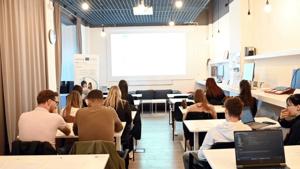 Sudionici petodnevnog coworking programa u Zadru tijekom predavanja i radionica