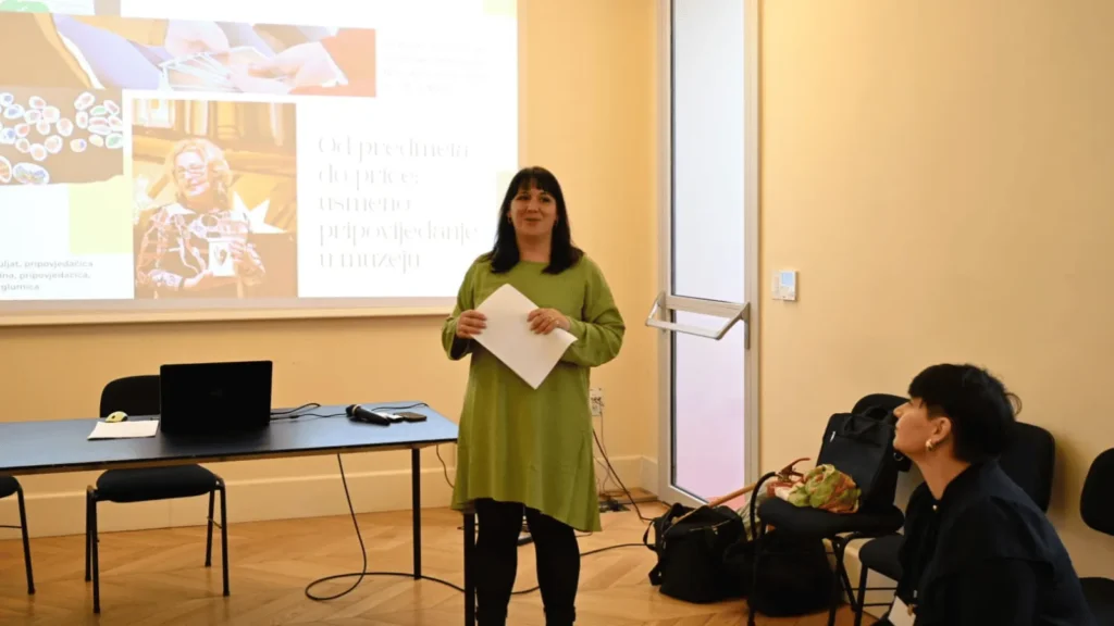 Sudionici stručnog skupa o dramskim metodama za baštinske pedagoge u Kneževoj palači tijekom radionica