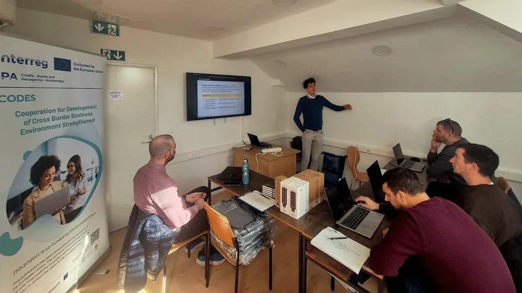 Članovi laboratorija tijekom dvodnevnog treninga o istraživačkoj infrastrukturi i reproducibilnosti eksperimenata.