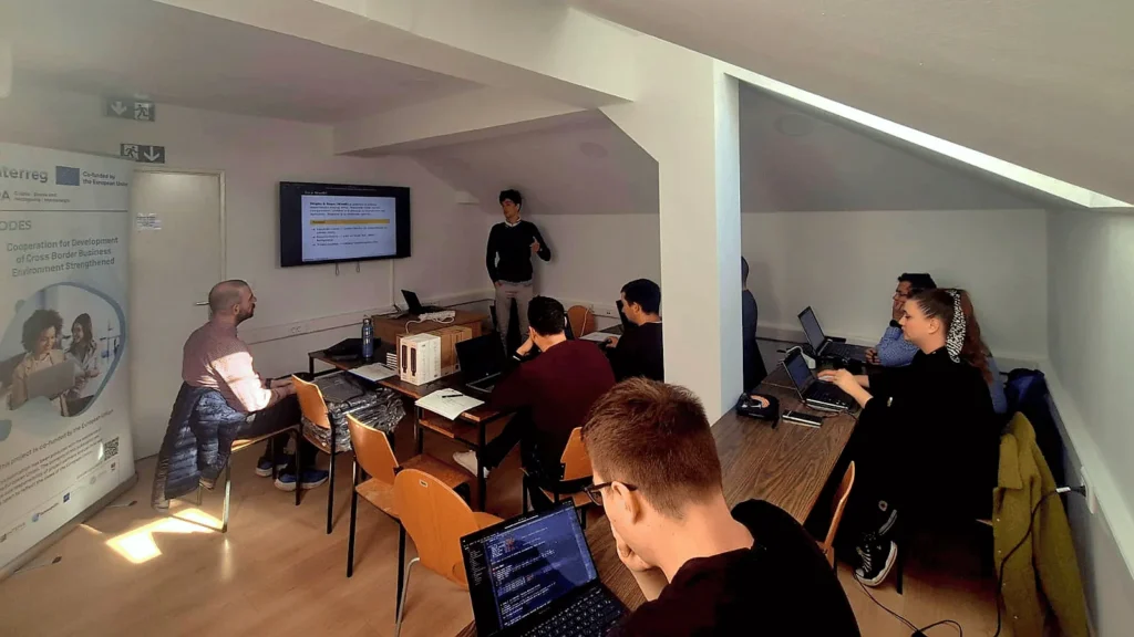 Članovi laboratorija tijekom dvodnevnog treninga o istraživačkoj infrastrukturi i reproducibilnosti eksperimenata.