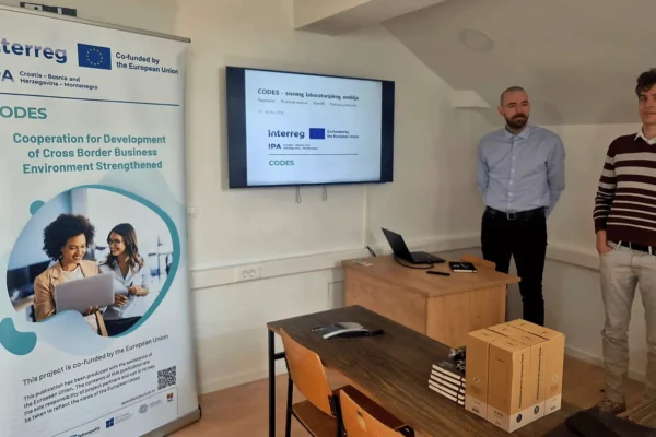 Članovi laboratorija tijekom dvodnevnog treninga o istraživačkoj infrastrukturi i reproducibilnosti eksperimenata.