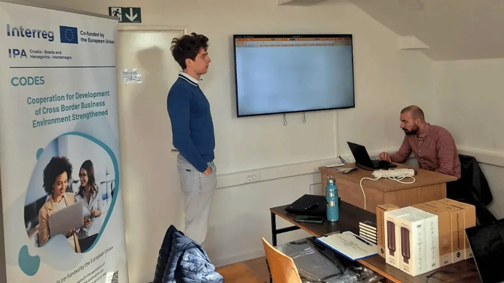 Članovi laboratorija tijekom dvodnevnog treninga o istraživačkoj infrastrukturi i reproducibilnosti eksperimenata.