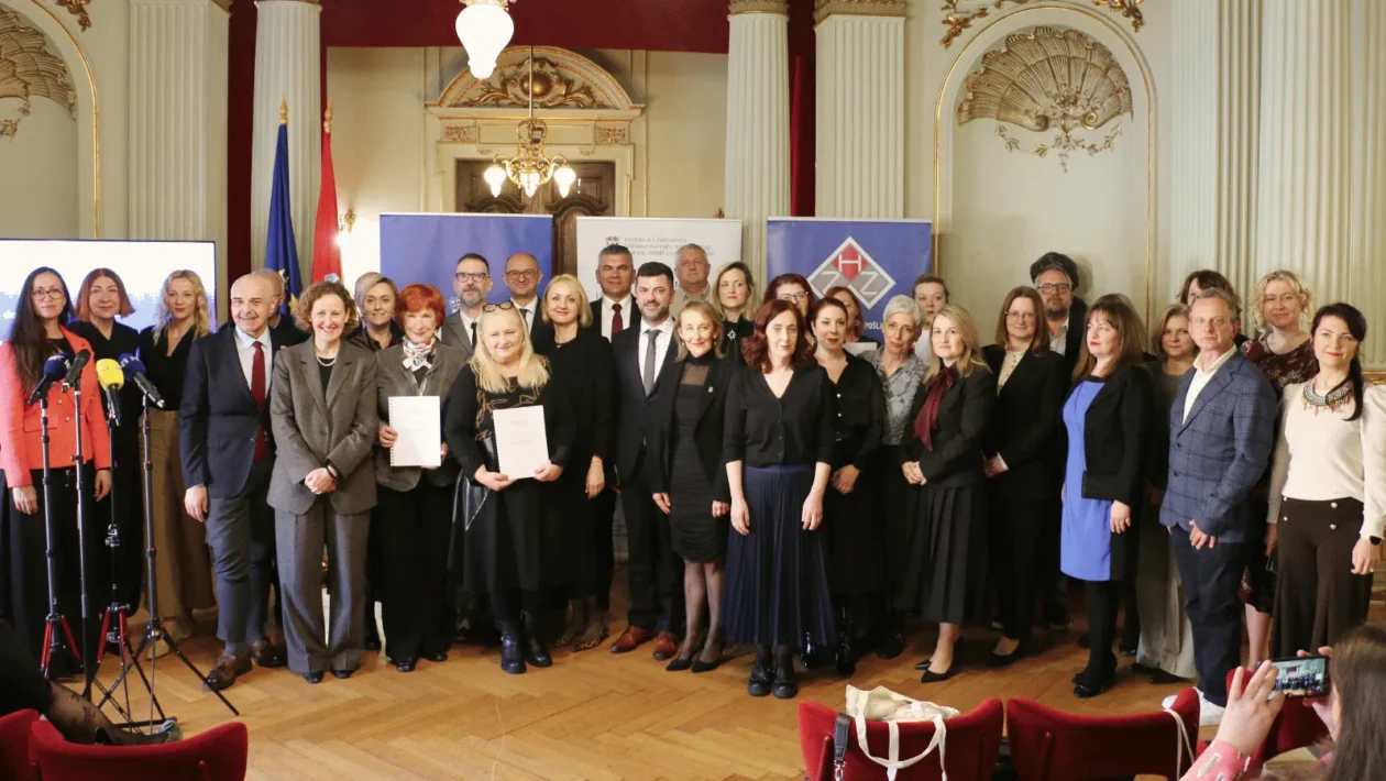 Potpisivanje ugovora za projekt „Dodir prošlosti“ Arheološkog muzeja u Splitu u HNK-u Zagreb.