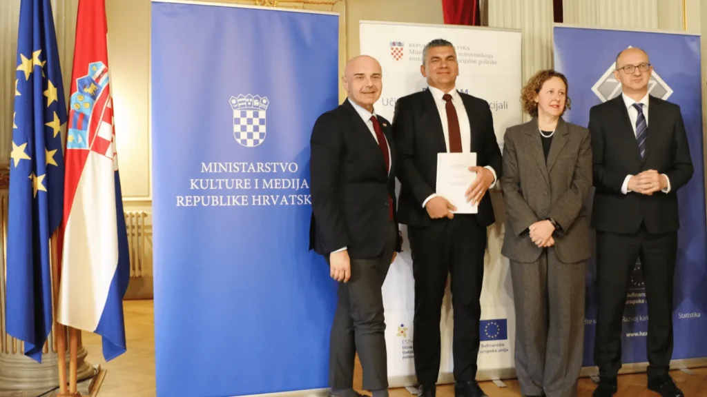 Potpisivanje ugovora za projekt „Dodir prošlosti“ Arheološkog muzeja u Splitu u HNK-u Zagreb.