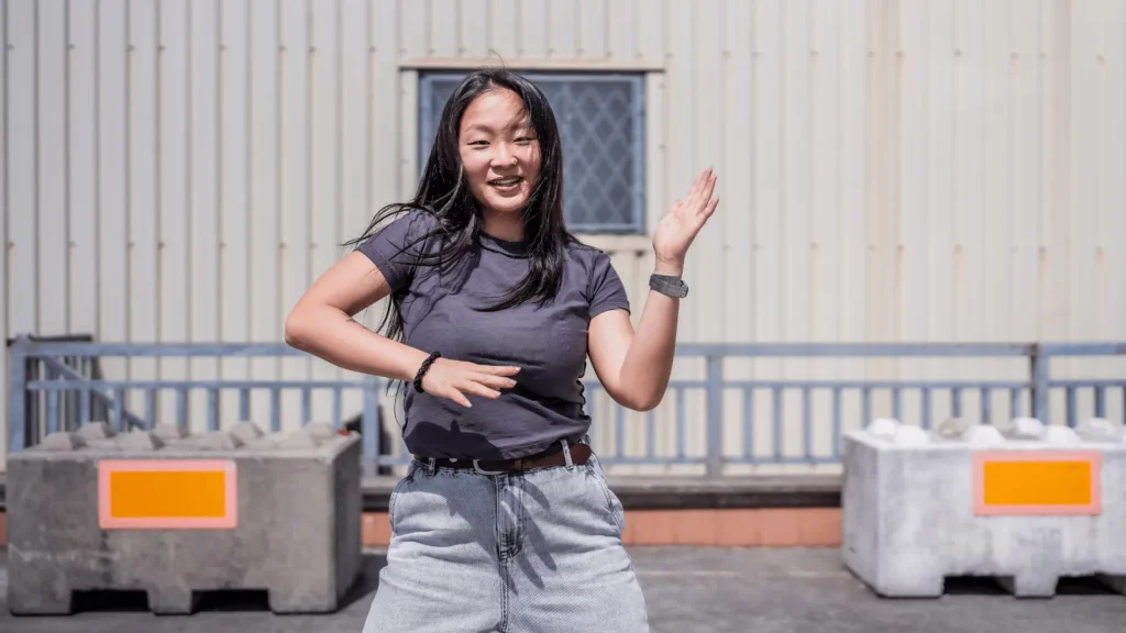 K-pop fan zajednica na koncertu, publika s lightstickovima i snažna energija zajedništva