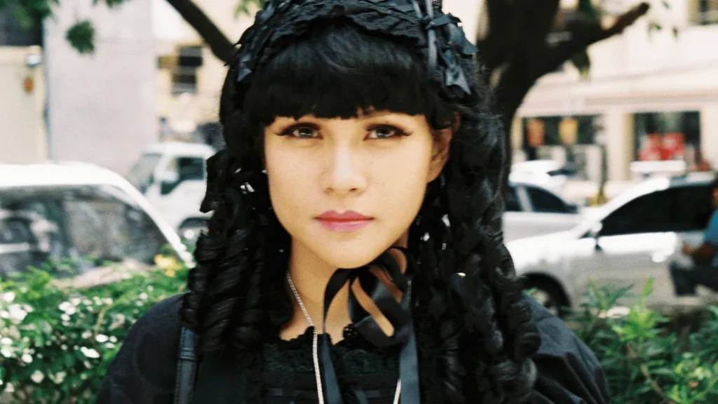 Ilustracija teme: lolita moda: priča o identitetu i slobodi