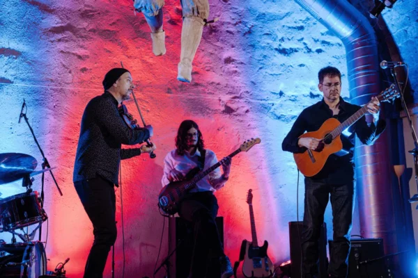 Instrumentalni trio Mantes promovira album „Šapat“ i najavljuje koncert u Zagrebu.