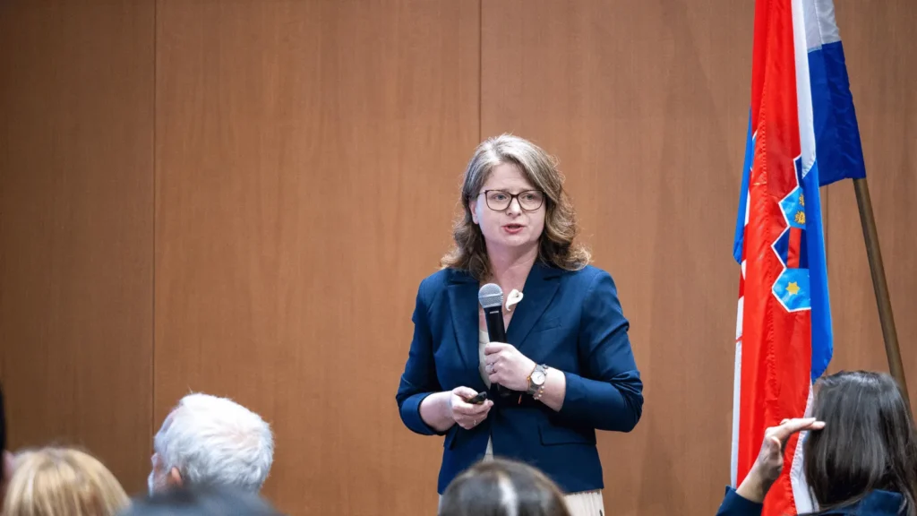 Prof. dr. sc. Marina Merkaš govori na predstavljanju istraživanja o digitalnim tehnologijama 2026.