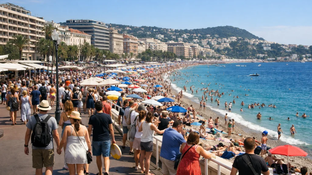 Turistička gužva u europskom obalnom gradu tijekom sezone