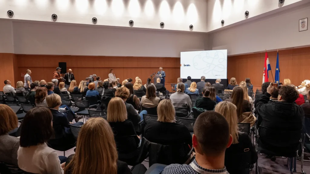 Publika tijekom predstavljanja istraživanja o digitalnim tehnologijama i dobrobiti učenika 2026.