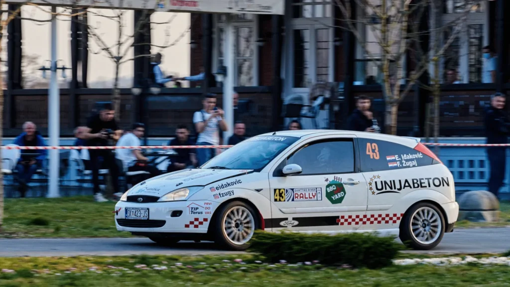 Vozači i automobili na Quattro River Rallyju 2026 u Karlovcu tijekom brzinskog ispita
