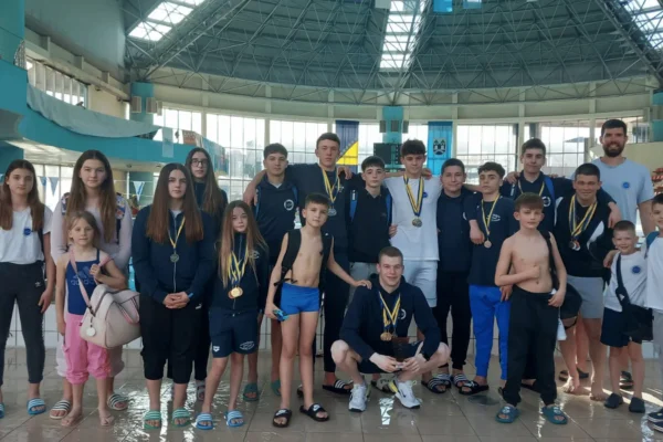 Plivači kluba Jadera na natjecanju Sarajevo Aquatics 2026 s osvojenim medaljama