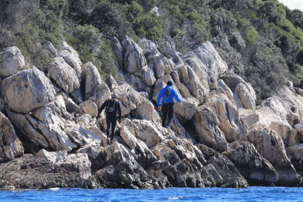 Natjecatelji na Škrapingu 2026. na otoku Pašmanu tijekom jubilarnog izdanja utrke