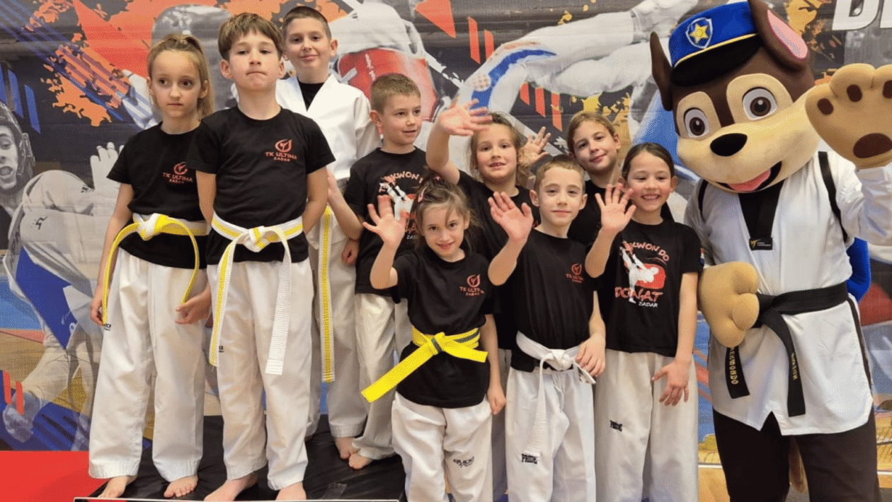 Svi sportaši taekwondo kluba Ultima zajedno na turniru Knin Open