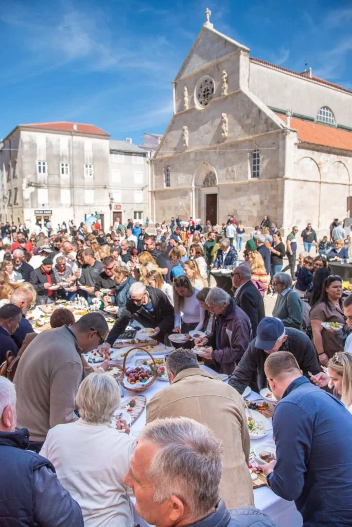 Pag tijekom uskrsnog vikenda uz bogat program i brojne posjetitelje