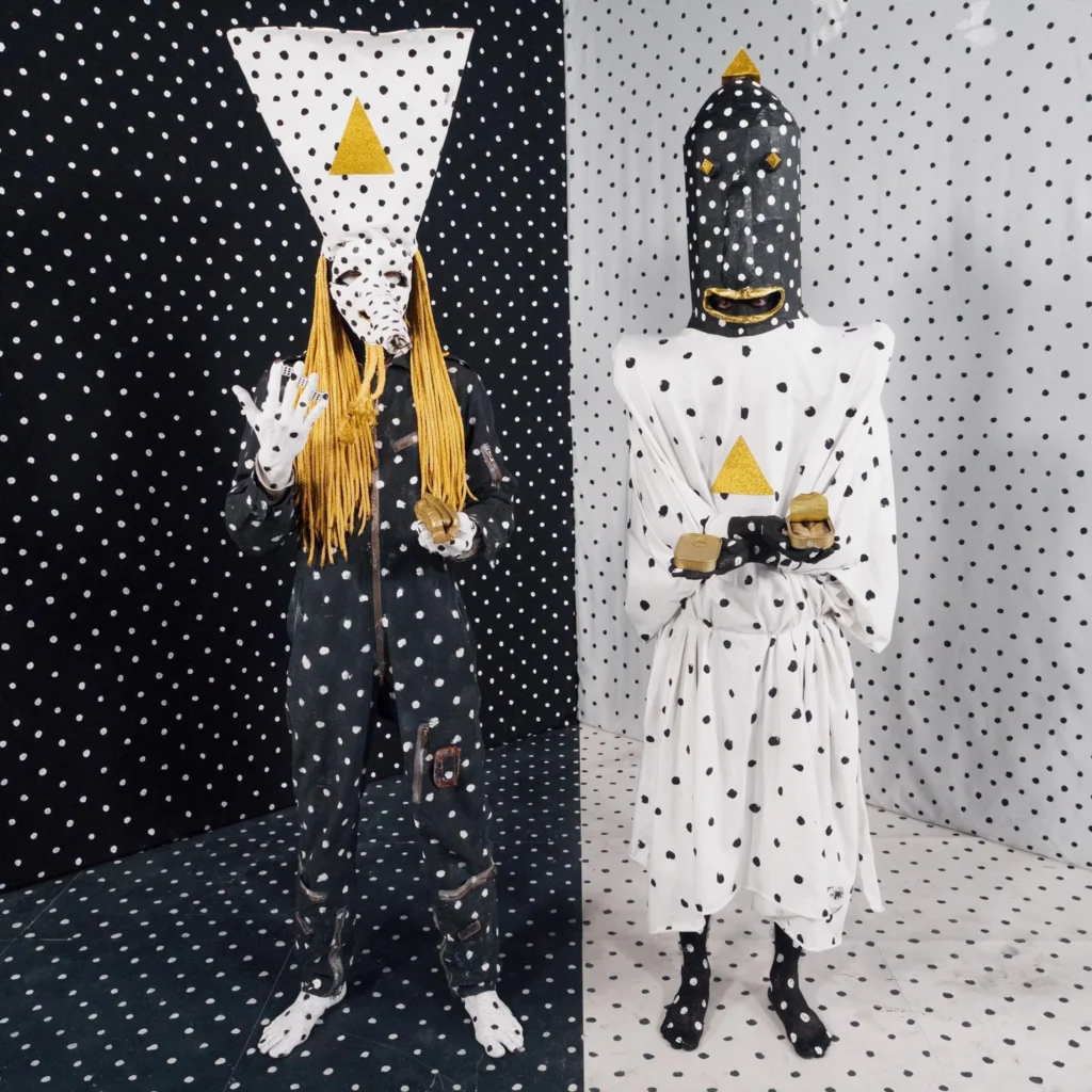 Angine de Poitrine anonimni rock projekt s mikrotonalnim gitarama i snažnim ritmovima