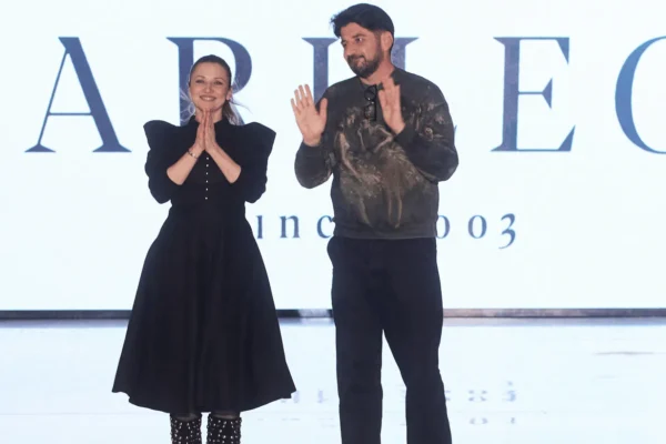 Arileo kolekcija u crno-bijeloj estetici s gotičkim i futurističkim elementima na ModernA pisti