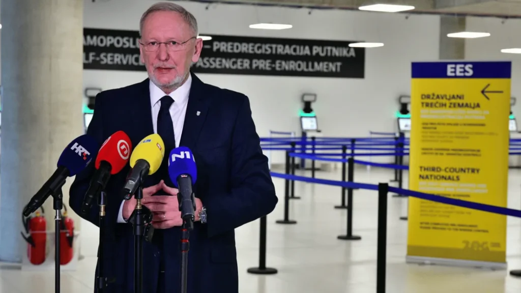 Entry/Exit sustav i EES kiosci u Zračnoj luci Zagreb tijekom prezentacije suvremene granične kontrole.