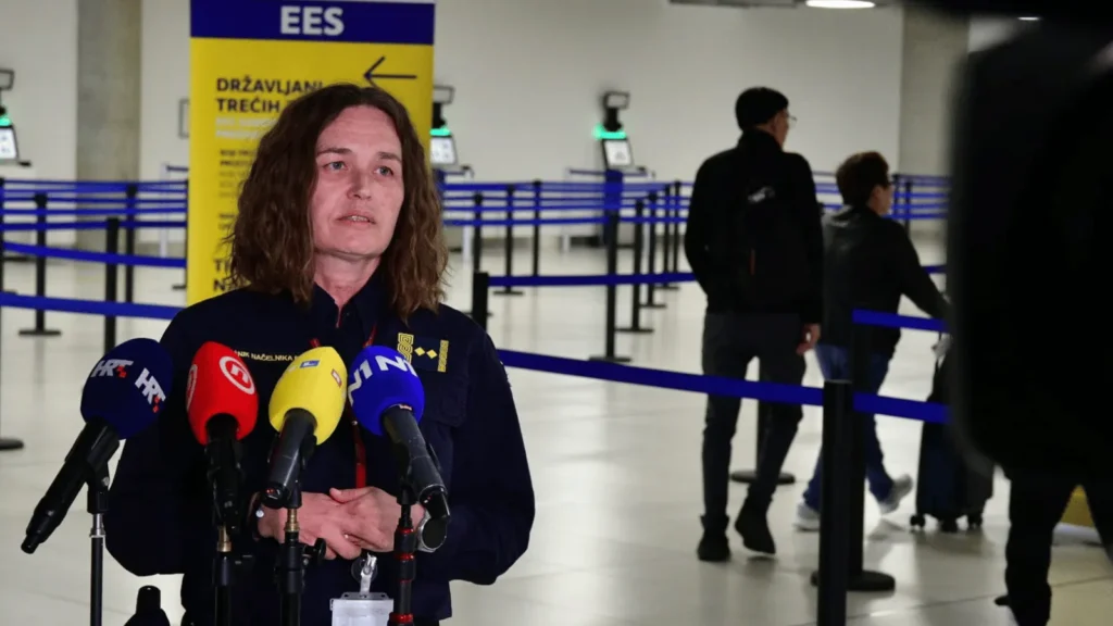 Entry/Exit sustav i EES kiosci u Zračnoj luci Zagreb tijekom prezentacije suvremene granične kontrole.