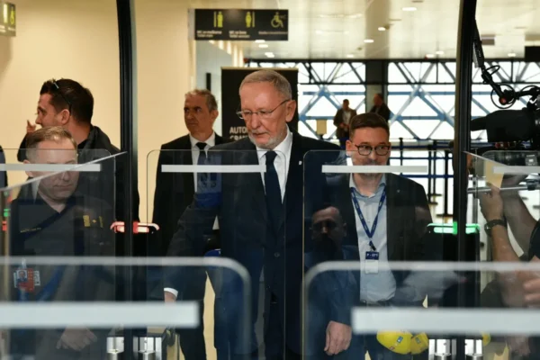 Entry/Exit sustav i EES kiosci u Zračnoj luci Zagreb tijekom prezentacije suvremene granične kontrole.