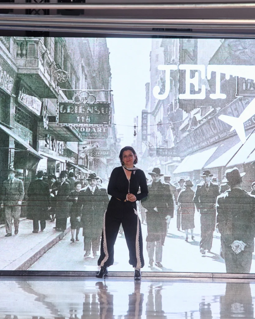 Dizajnerica Jet Lag kolekcije tijekom završnog izlaska na pisti.