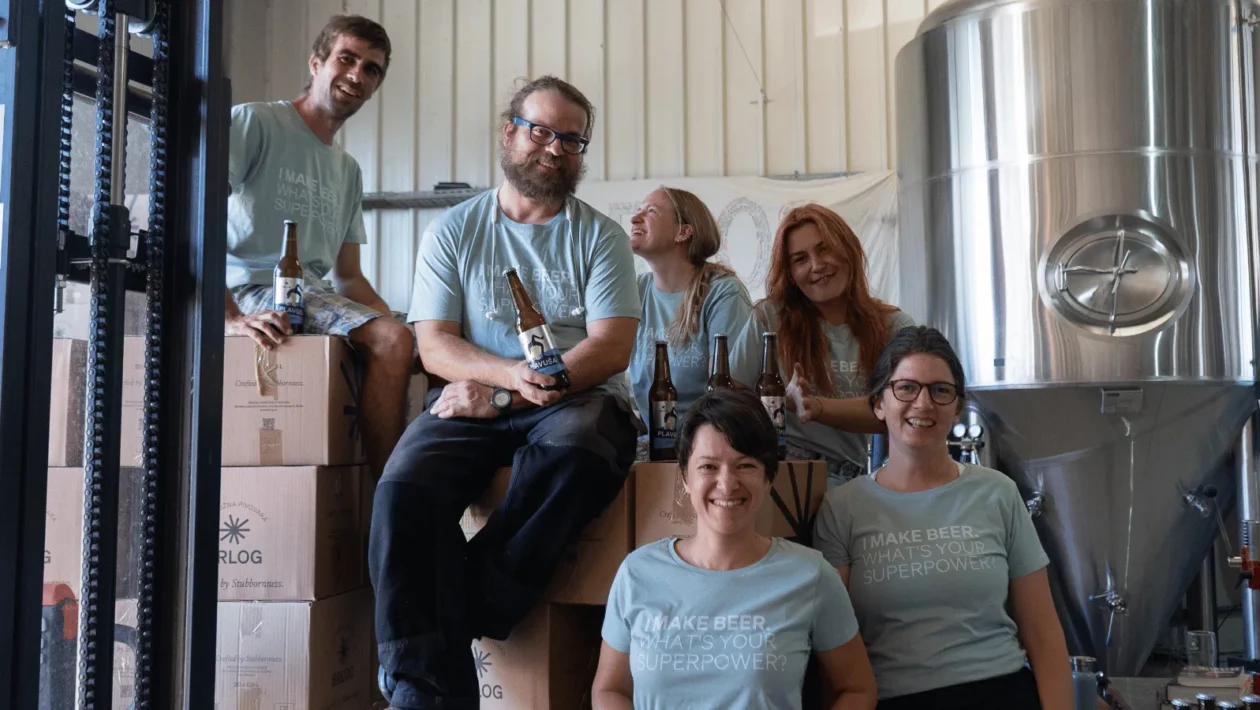 Zadarska craft pivovara Brlog obilježava deset godina postojanja, na slici su djelatnici pivovare