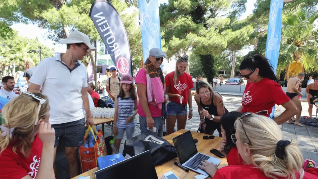 Sudionici Biograd Family & Friends Festivala uz bazen Ilirija