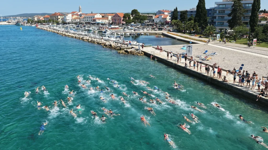 Sudionici Biograd Family & Friends Festivala uz bazen Ilirija