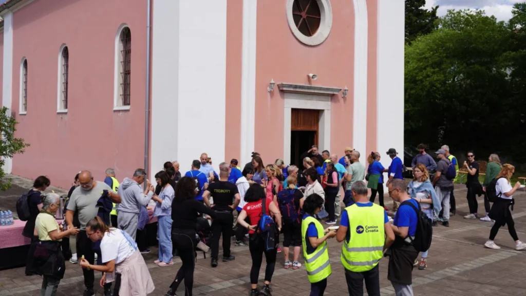 Hodočasnici na ruti Camino Zadar tijekom velebitske dionice