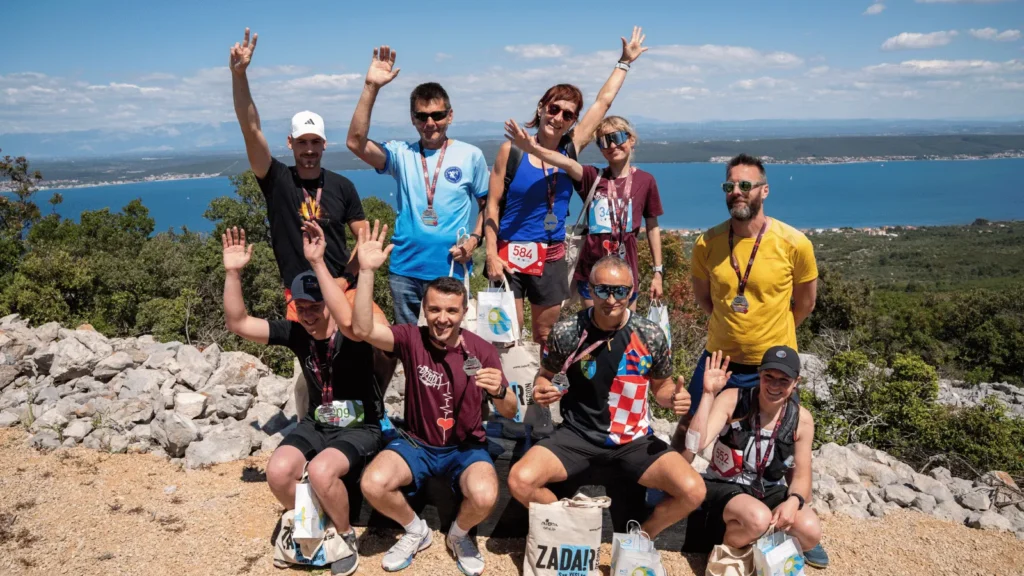 Sudionici trail utrke Đirada na vršnom dijelu otoka Pašmana