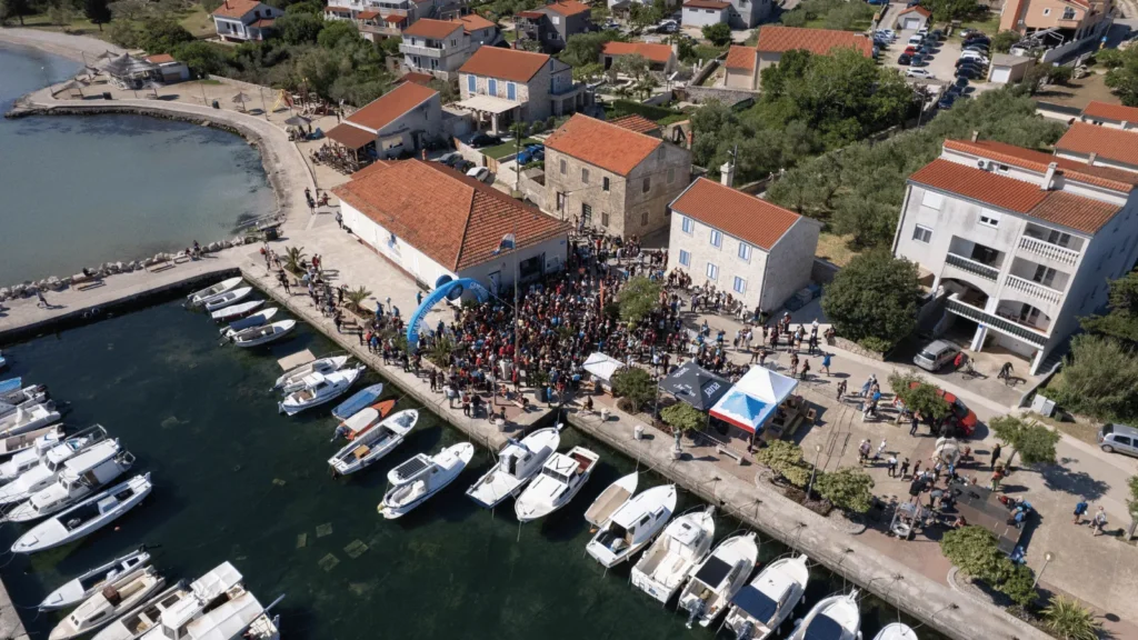 Sudionici trail utrke Đirada na vršnom dijelu otoka Pašmana