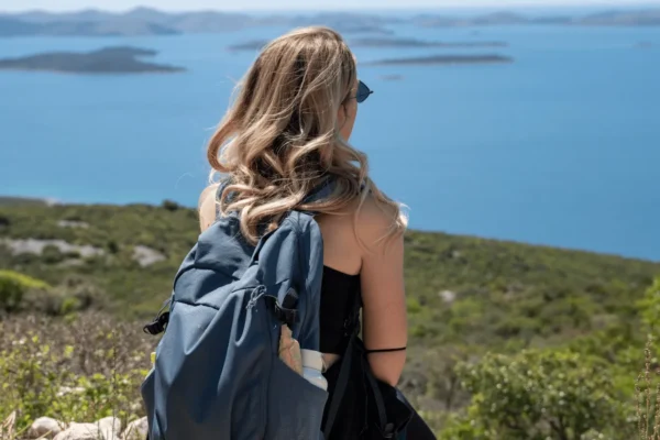 Sudionici trail utrke Đirada na vršnom dijelu otoka Pašmana