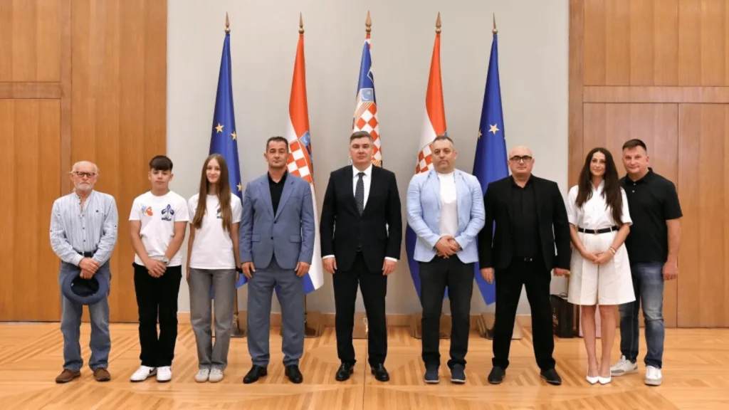 Sudionici programa Udruge Mirotvorci u Biogradu na Moru povodom Međunarodnog dana mirotvoraca