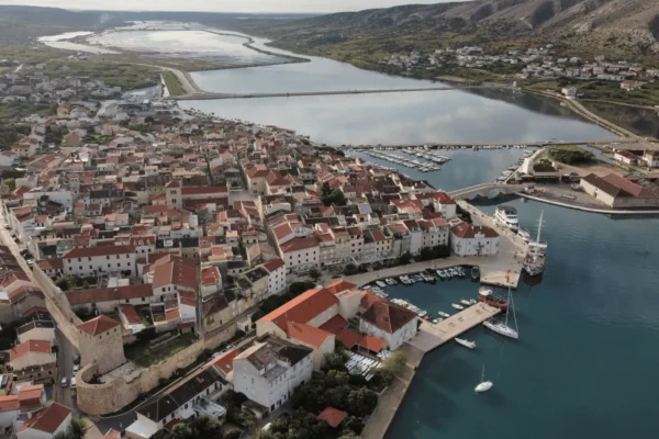 slika iz zraka Paga povodom Dana Grada paga