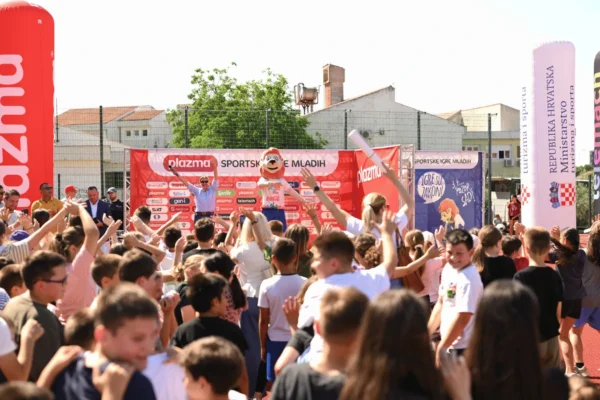 Djeca na Telemach Danu sporta na igralištu OŠ Bartola Kašića u Zadru